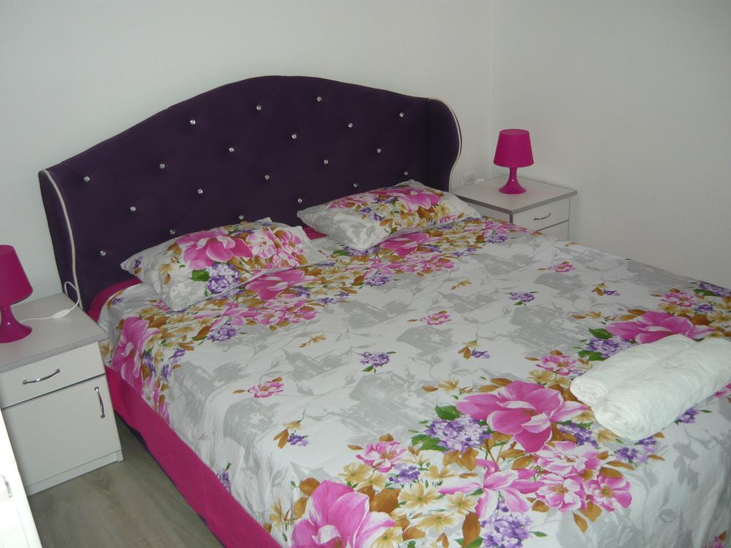 Apartments Kuc Tivat Eksteriør billede